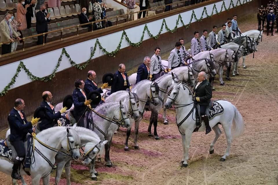 LA FEDERACION NAVARRA DE HIPICA PRESENTE EN EL HOMENAJE A D. ALVARO DOMECQ ROMERO CELEBRADO EN LA REAL ESCUELA ANDALUZA DE ARTE ECUESTRE DE JEREZ